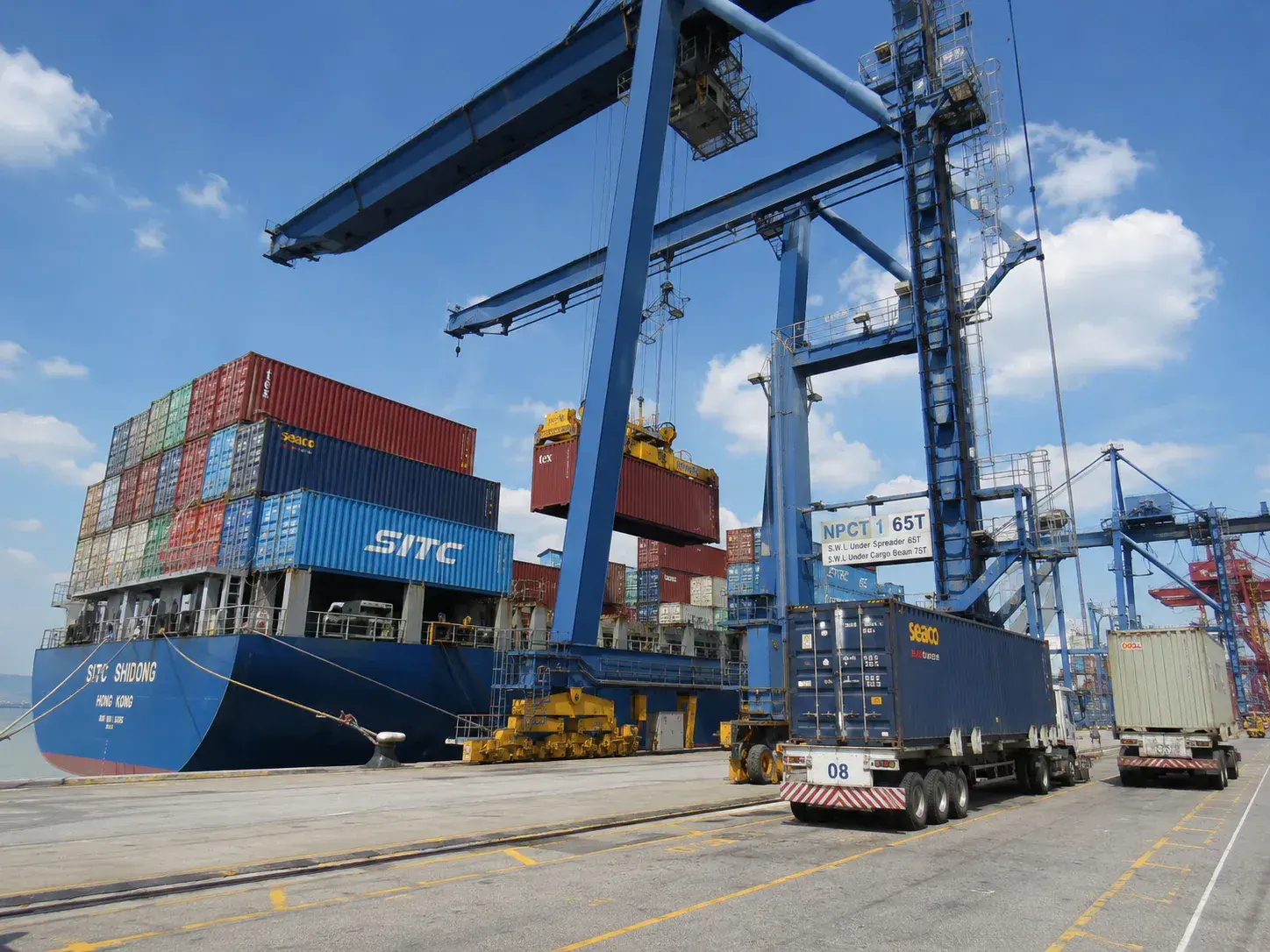 Port kontenerowy, logistyka importu pojazdów